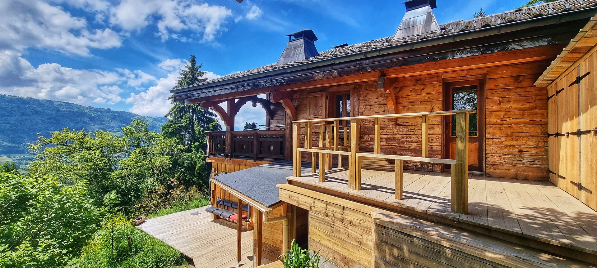 Chalet 1000 — terrasse et vue sur la vallée du Giffre